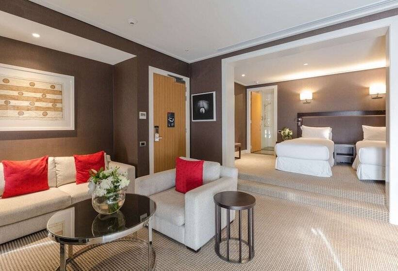 اتاق لوکس با چشم‌انداز دریاچه, Hilton Queenstown Resort And Spa