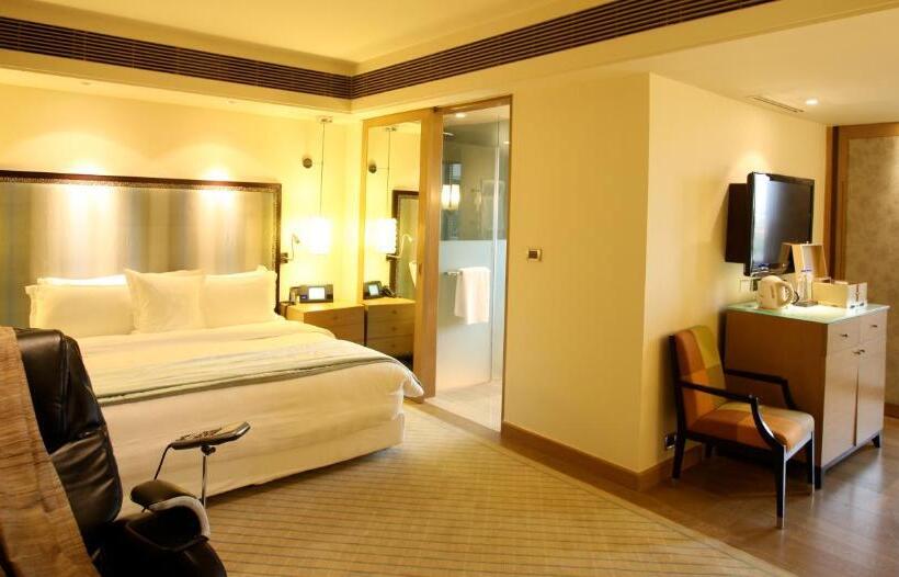 带大床的俱乐部房间, Itc Gardenia, A Luxury Collection Hotel, Bengaluru