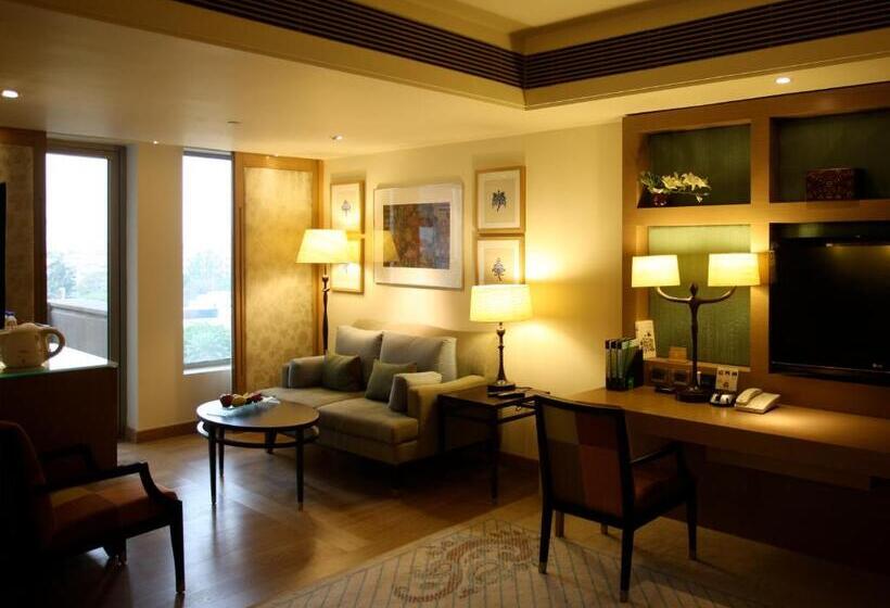 带大床的俱乐部房间, Itc Gardenia, A Luxury Collection Hotel, Bengaluru