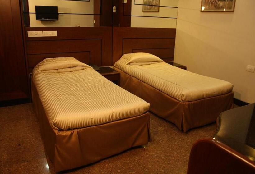اتاق لوکس, Karl Residency