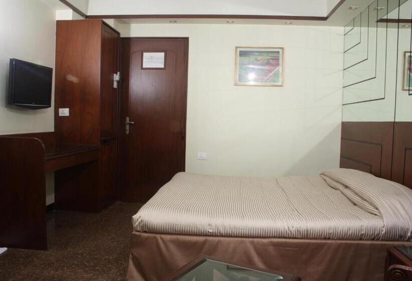 اتاق لوکس, Karl Residency
