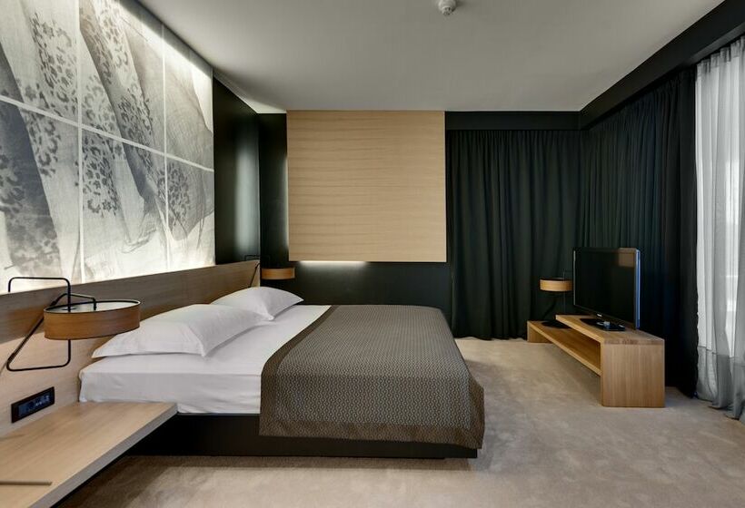 سوییت, Lone Hotel By Maistra Collection