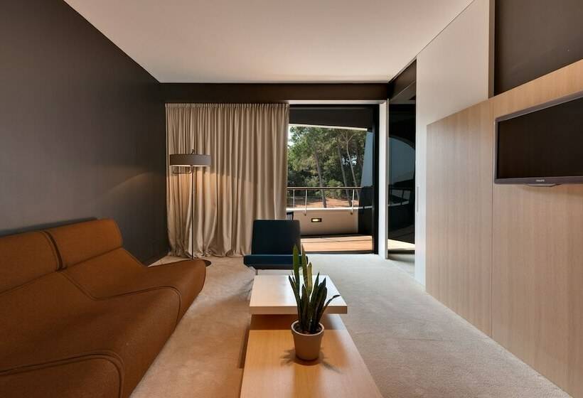 سوییت, Lone Hotel By Maistra Collection