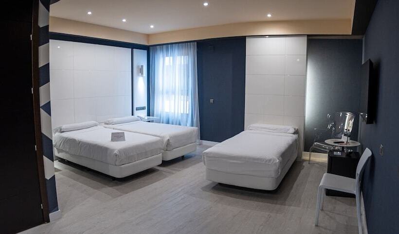 Standard Room Adapted for people with reduced mobility, Malaga Nostrum Airport