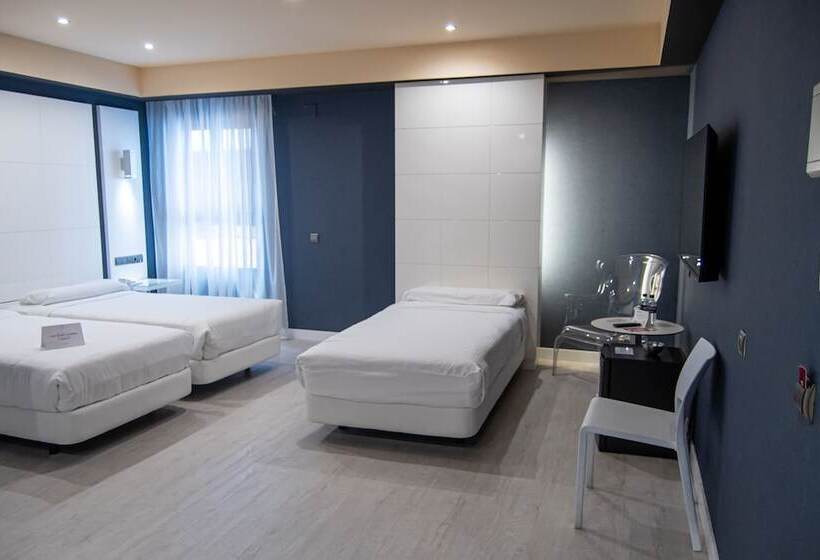 Standard Room Adapted for people with reduced mobility, Malaga Nostrum Airport