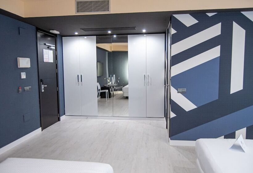 Standard Room Adapted for people with reduced mobility, Malaga Nostrum Airport