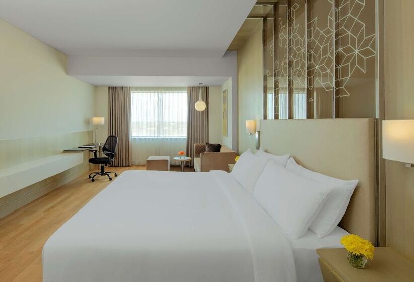 Superior Room, Radisson Gurugram Udyog Vihar