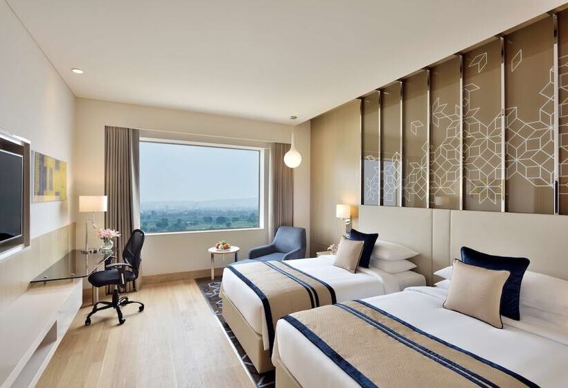 Deluxe Room, Radisson Gurugram Udyog Vihar