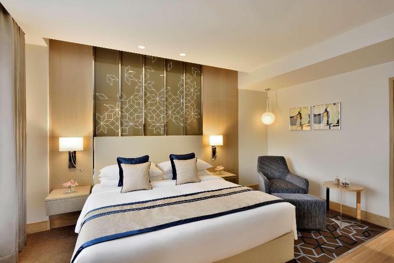 Superior Room, Radisson Gurugram Udyog Vihar