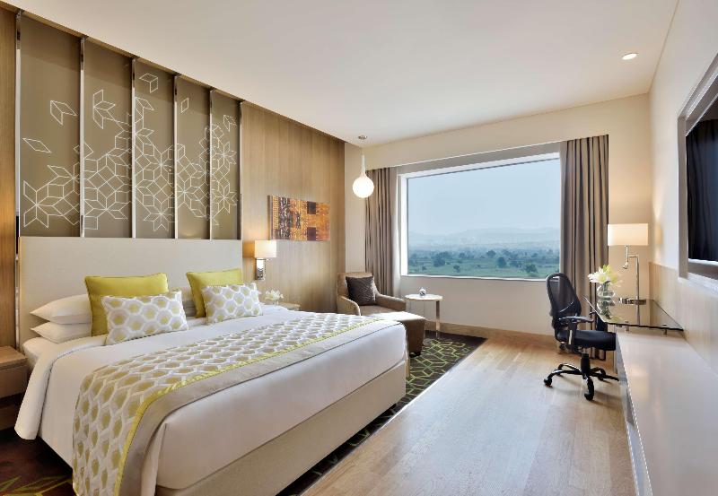 Superior Room, Radisson Gurugram Udyog Vihar