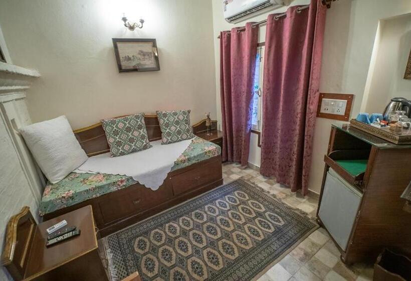 سوییت, Ranjit S Svaasa Amritsar