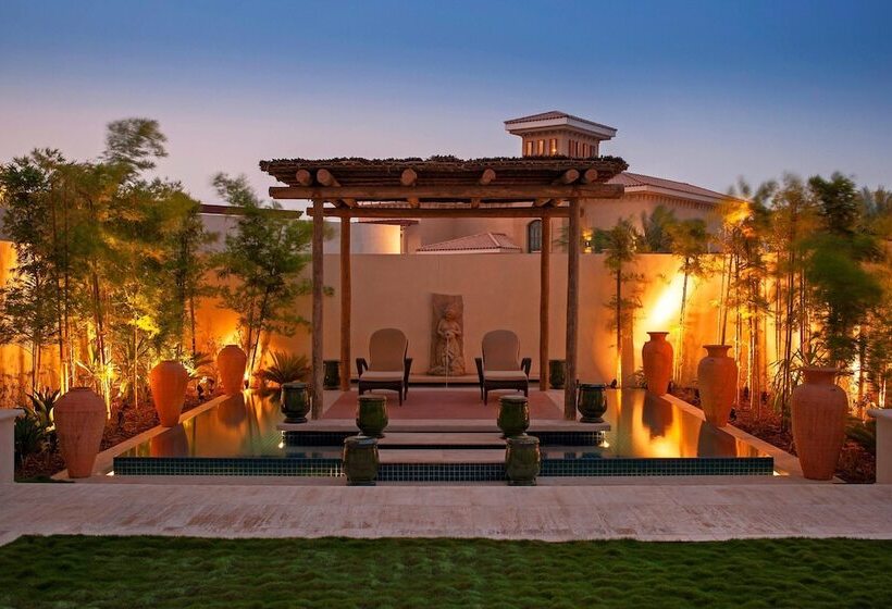 سوئیت اجرایی با بالکن, The St. Regis Saadiyat Island Resort, Abu Dhabi