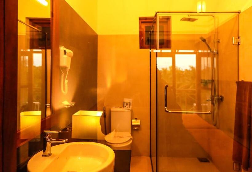 اتاق لوکس, Pelwehera Village Resort