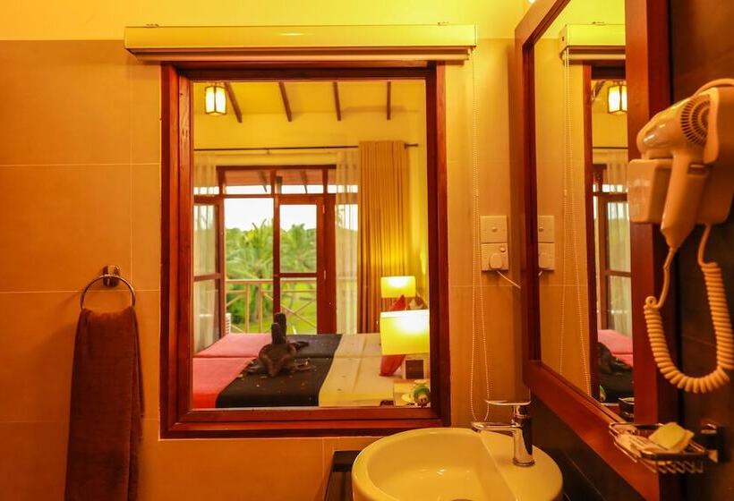اتاق لوکس, Pelwehera Village Resort