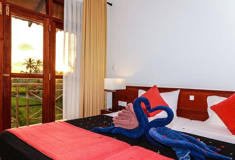 اتاق لوکس, Pelwehera Village Resort