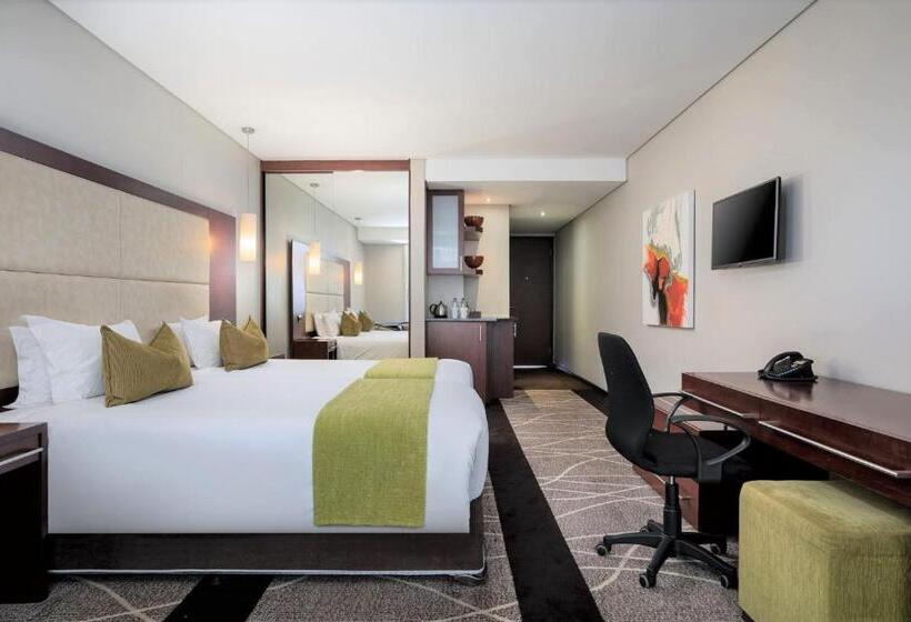 اتاق اجرایی با تخت بزرگ, Premier Hotel East London Icc