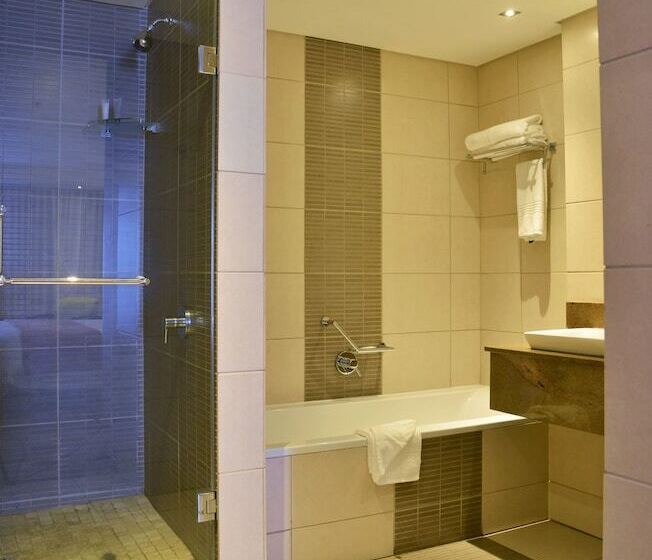 سوییت سوپریور, Premier Hotel East London Icc