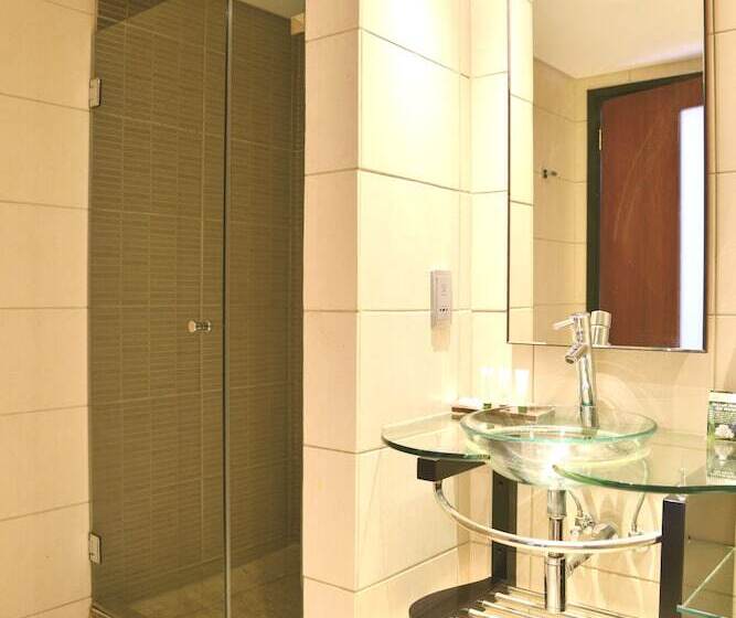 سوییت سوپریور, Premier Hotel East London Icc