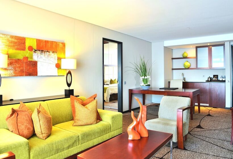 سوئیت پریمیوم, Premier Hotel East London Icc
