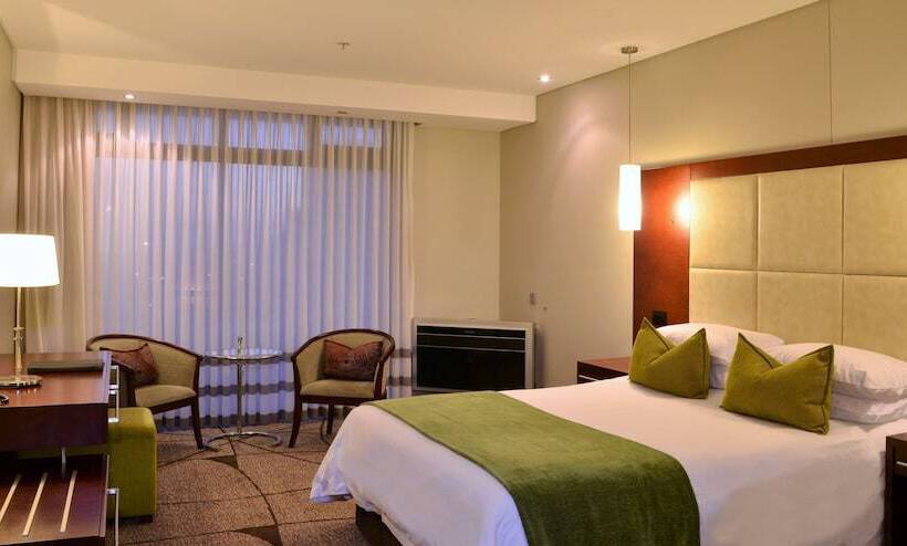 اتاق استاندارد با تخت دوبل, Premier Hotel East London Icc