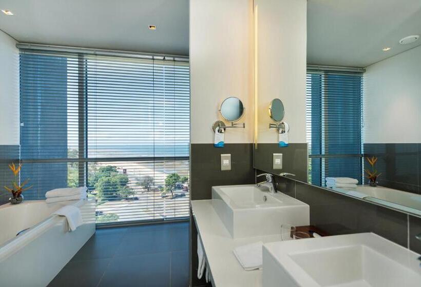 سوییت جونیور با چشم‌انداز دریا, Radisson Blu Hotel & Residence, Maputo