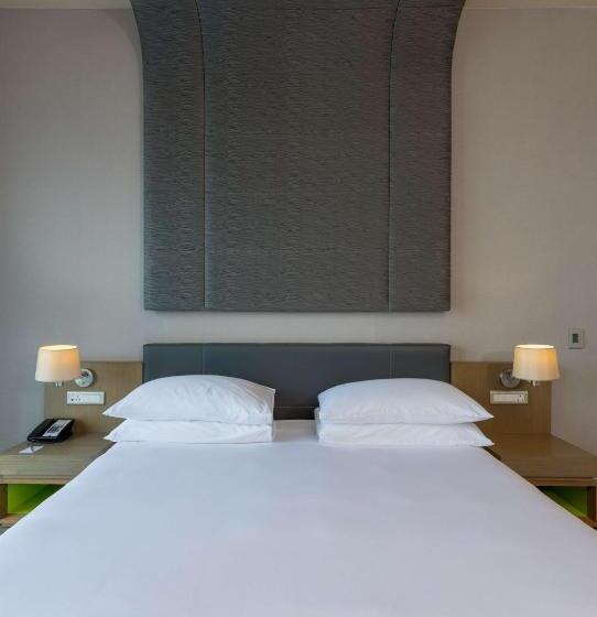 1 Bedroom Apartment City View, Radisson Blu Hotel & Residence, Maputo