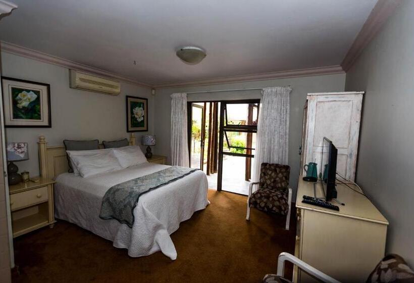 اتاق استاندارد با چشم‌انداز استخر, Inyameko Bnb