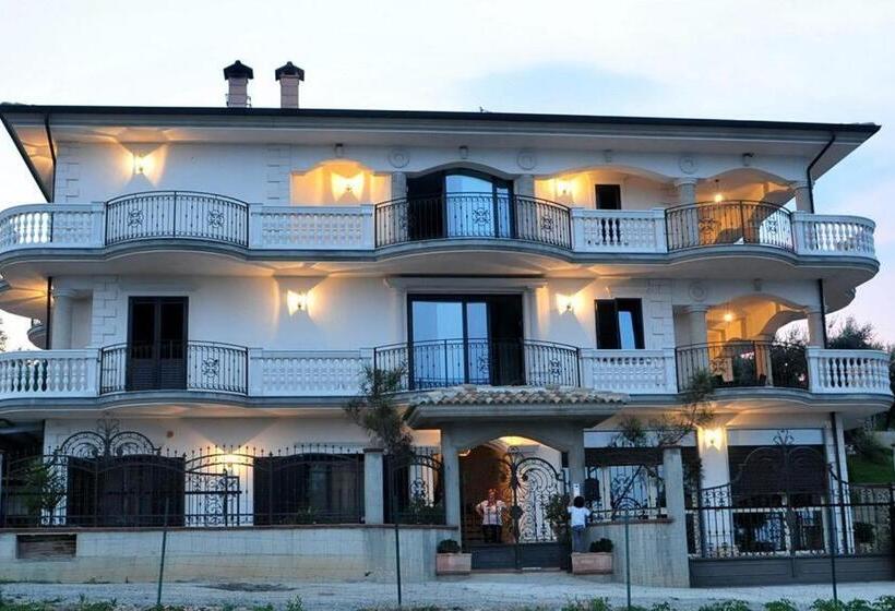 اتاق استاندارد سه نفره, B&b Rosa Dei Venti