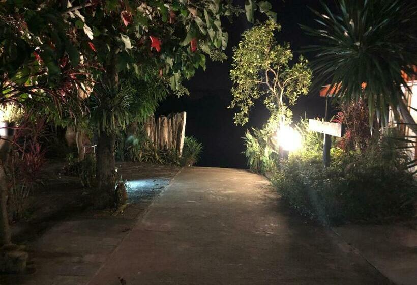 خانه 2 خوابه, Ruen Thai Ban Rim Nam
