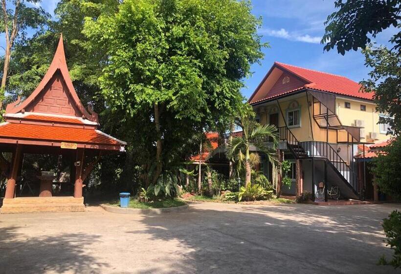 اتاق استاندارد با چشم‌انداز, Ruen Thai Ban Rim Nam