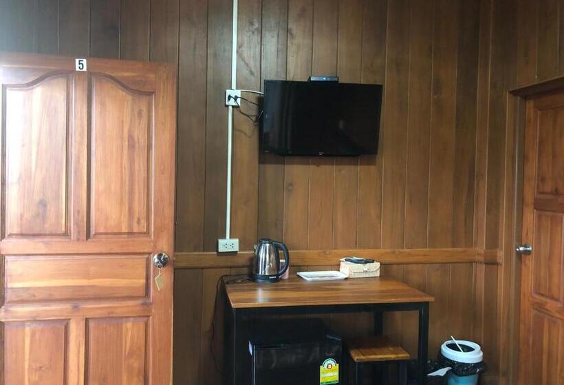 اتاق اکونومی, Ruen Thai Ban Rim Nam