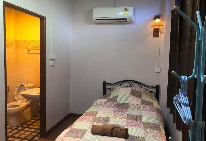 اتاق عادی یک تخته, Ruen Thai Ban Rim Nam