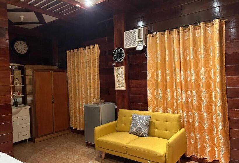 سوییت لوکس, Theresa S Pension House