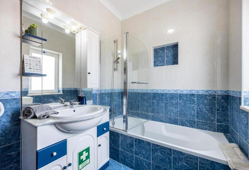 اتاق استاندارد با سرویس بهداشتی مشترک, Local Guesthouse