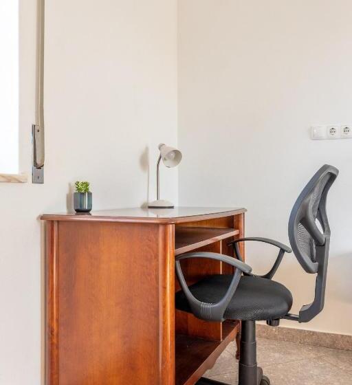 اتاق استاندارد, Local Guesthouse