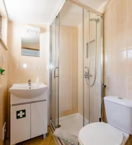 اتاق استاندارد, Local Guesthouse