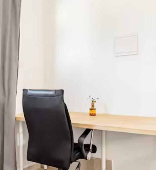 اتاق استاندارد, Local Guesthouse