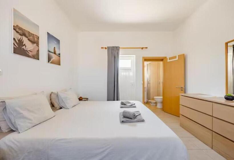 اتاق استاندارد, Local Guesthouse