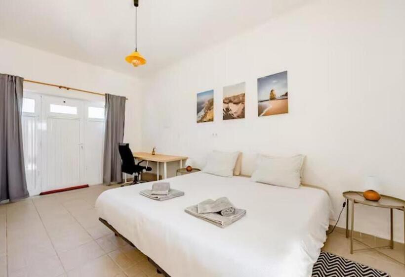 اتاق استاندارد, Local Guesthouse