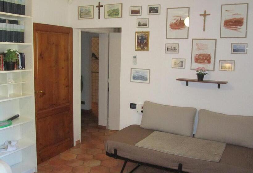 اتاق سه‌نفرۀ استاندارد با سرویس بهداشتی بیرون از اتاق, B&b La Pieve   Locanda Per Viandanti
