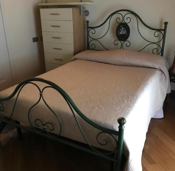 اتاق استاندارد یک تخته با سرویس بهداشتی مشترک, B&b Lodi Centro