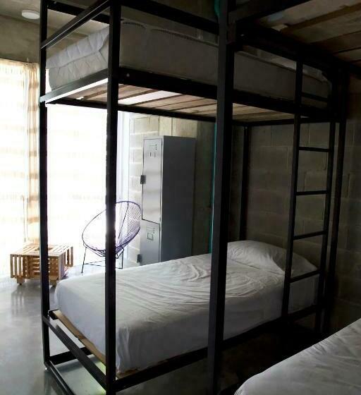 تختخواب در اتاق مشترک, Hostal Tortuga