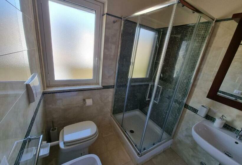 اتاق استاندارد سه تخته با بالکن, B&b E Casa Vacanza Al Castello