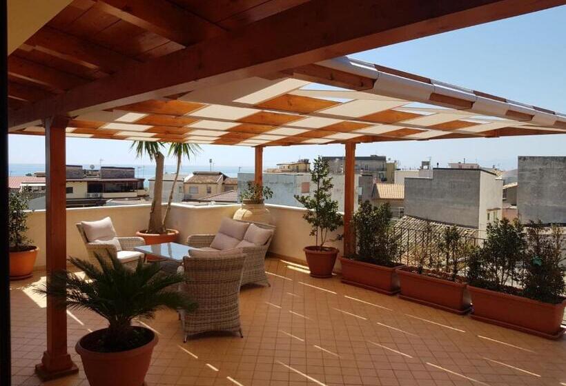1 Bedroom Penthouse Apartment, B&b E Casa Vacanza Al Castello