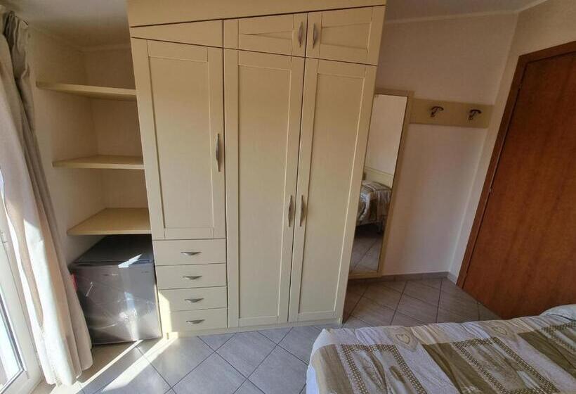 1 Bedroom Penthouse Apartment, B&b E Casa Vacanza Al Castello