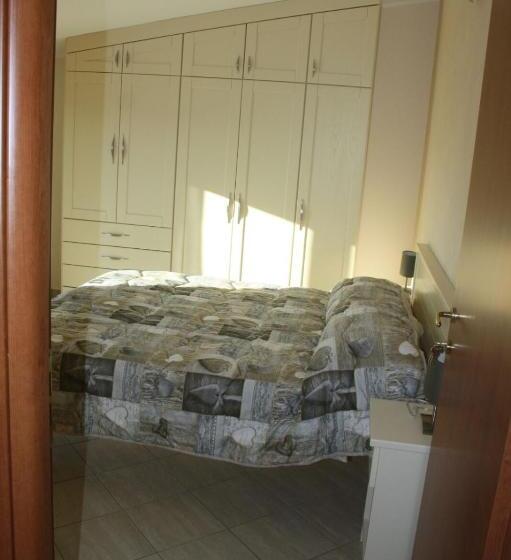 1 Bedroom Penthouse Apartment, B&b E Casa Vacanza Al Castello