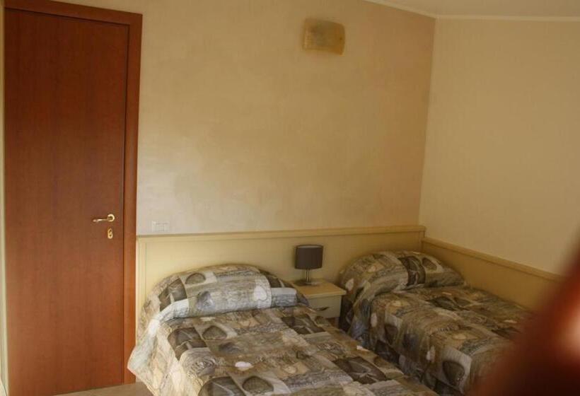 1 Bedroom Penthouse Apartment, B&b E Casa Vacanza Al Castello
