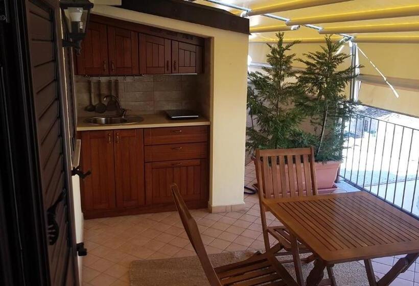 Standard Triple Room with Terrace, B&b E Casa Vacanza Al Castello
