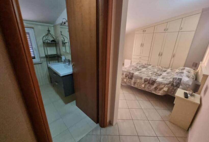 Standard Triple Room with Terrace, B&b E Casa Vacanza Al Castello
