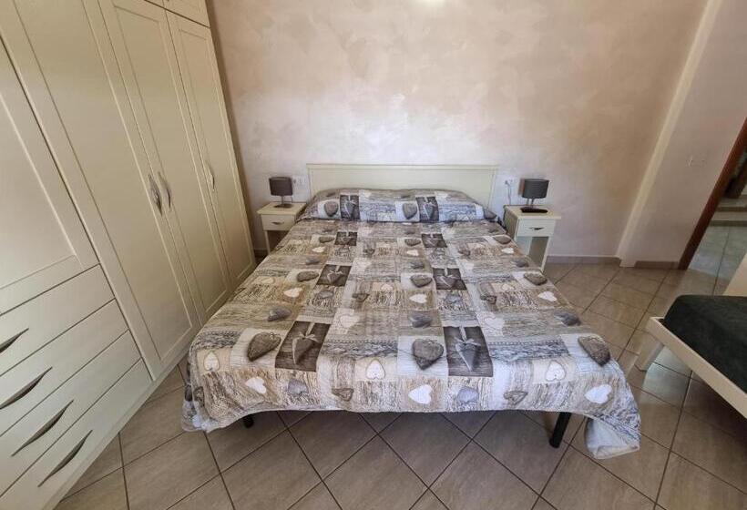 Standard Triple Room with Terrace, B&b E Casa Vacanza Al Castello